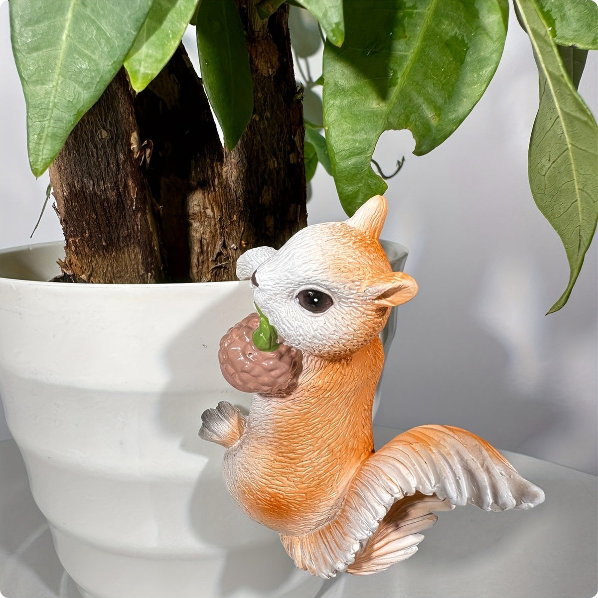 Squirrel Hanging Statue Resin Hanging Plant Pot Ornament Textured