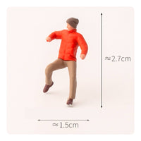 Collectible Display 1:64 Winter Miniature Scene Detailed Painted Figures Snowball Fight Miniature Snowman Scene Model for Collectors, Showcase, Desk
