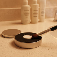 Compact Brush Cleaning Tin with Sponge Portable Scrubbing Sponge Travel-Size Container Easy to Clean for Travelers