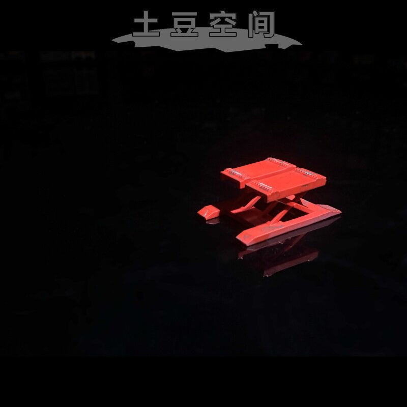Red / Hydraulic Lift