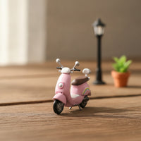 1:64 Scale Miniature Scooter Detailed Scooter with Kickstand Collectible Toy Vehicle Realistic for Collectors, Hobbyists, Desk Display, Dioramas, Street Scenes