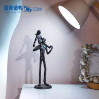 跨境铸铁父女骑脖人物雕像亲子摆件装饰金属铁艺工艺品父亲节礼物