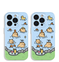 适用于iPhone16Promax夏天游泳水豚mate60华为pura70菲林手机壳软壳vivox100苹果15小米14卡皮巴拉oppo情侣12