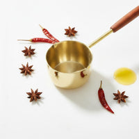 Oil Pot Thickened Body Long Handle Oil Pot Rust Resistant Saucepan with Pouring Lip